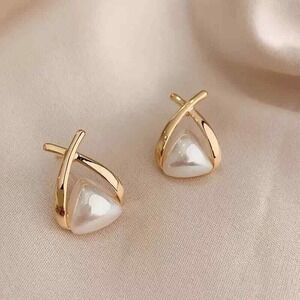 Pearl Stud Earrings XOXO NEW Geometric Triangle Simple Ear Jewelry